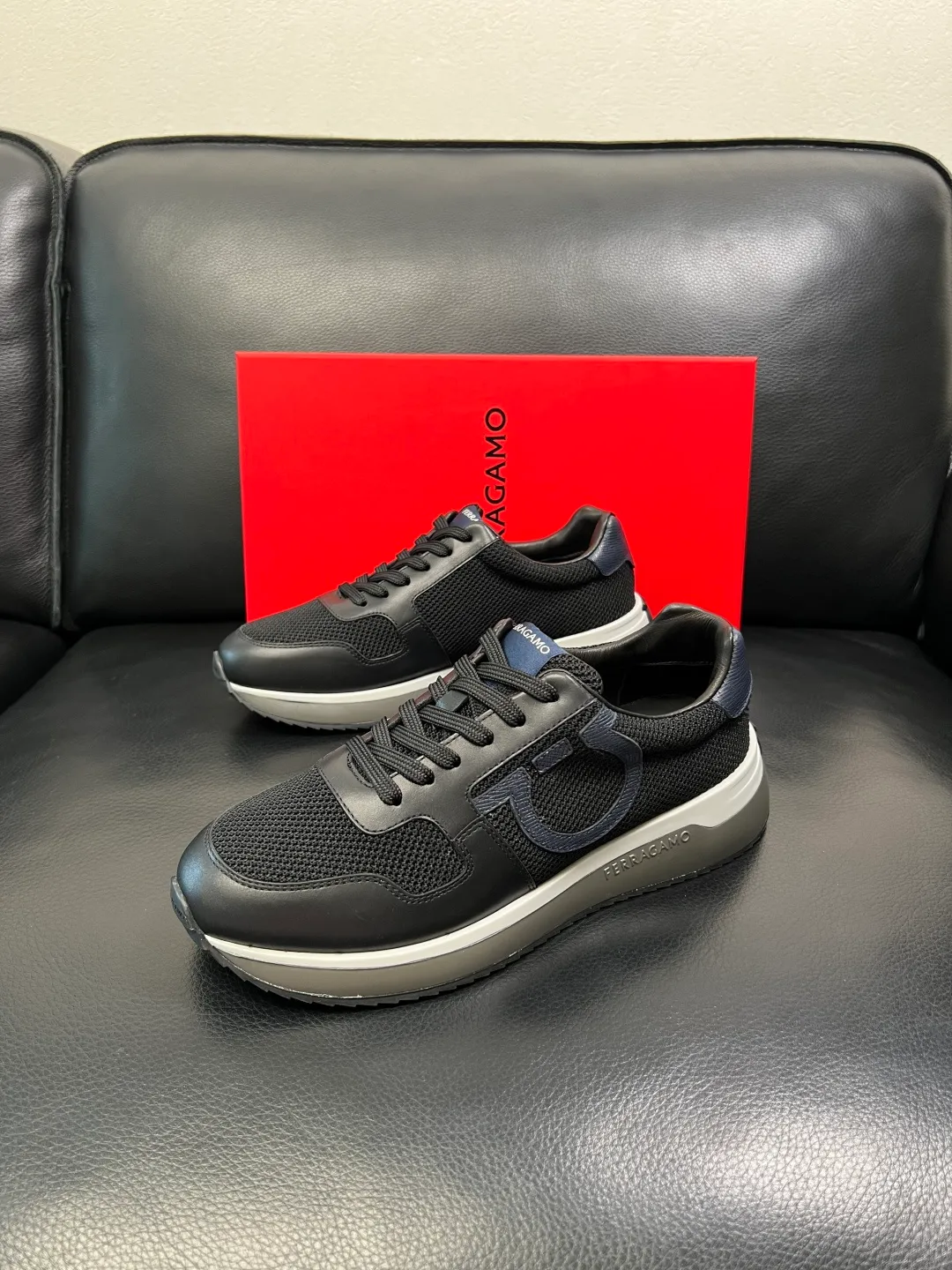 Men's shoes 💰820 Ferragamo High-quality top craftsmanship Ferragamo counters sell original factory configuration, imported original cowhide from Italy, imported water-dyed cow lining, soles: original factory special original soles are super comfortable, original factory and single goods, welcome to compare at the same time at the counter, code number 38-44 (customized 45 46)